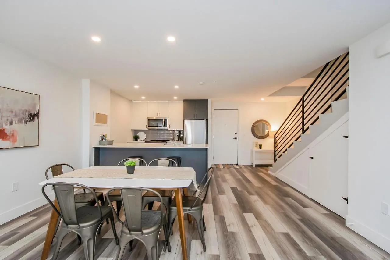 Luxurious 3 Bedroom Brand New Town House Halifax